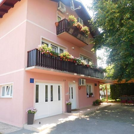 House Vukovic Hotel กราโบวาซ ภายนอก รูปภาพ