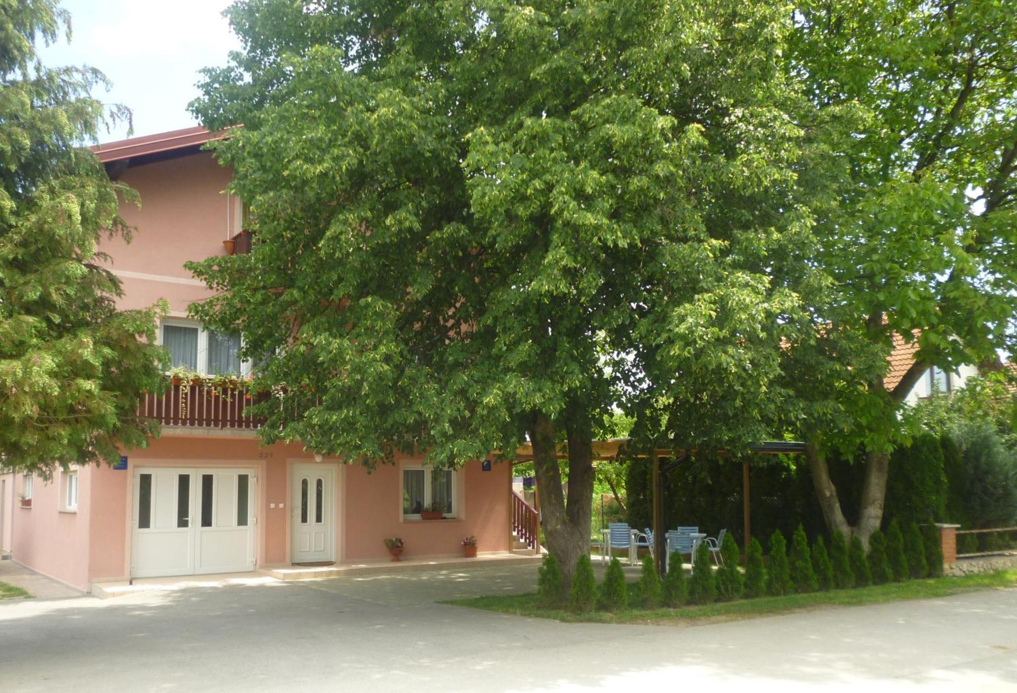 House Vukovic Hotel กราโบวาซ ภายนอก รูปภาพ
