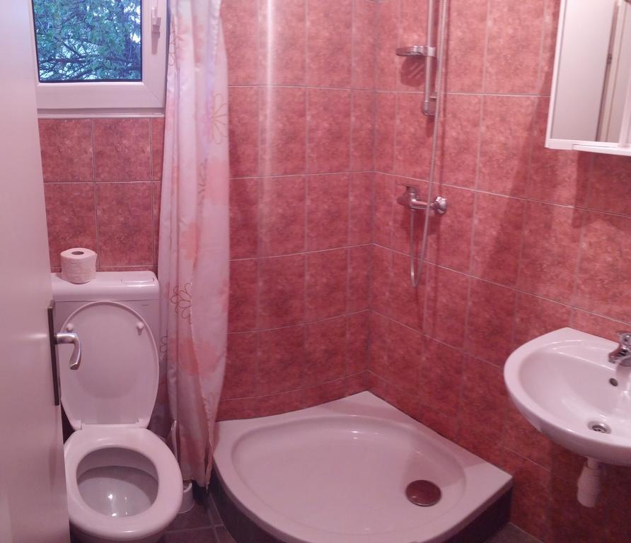 House Vukovic Hotel กราโบวาซ ภายนอก รูปภาพ