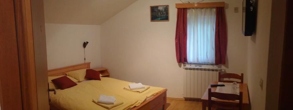 House Vukovic Hotel กราโบวาซ ภายนอก รูปภาพ