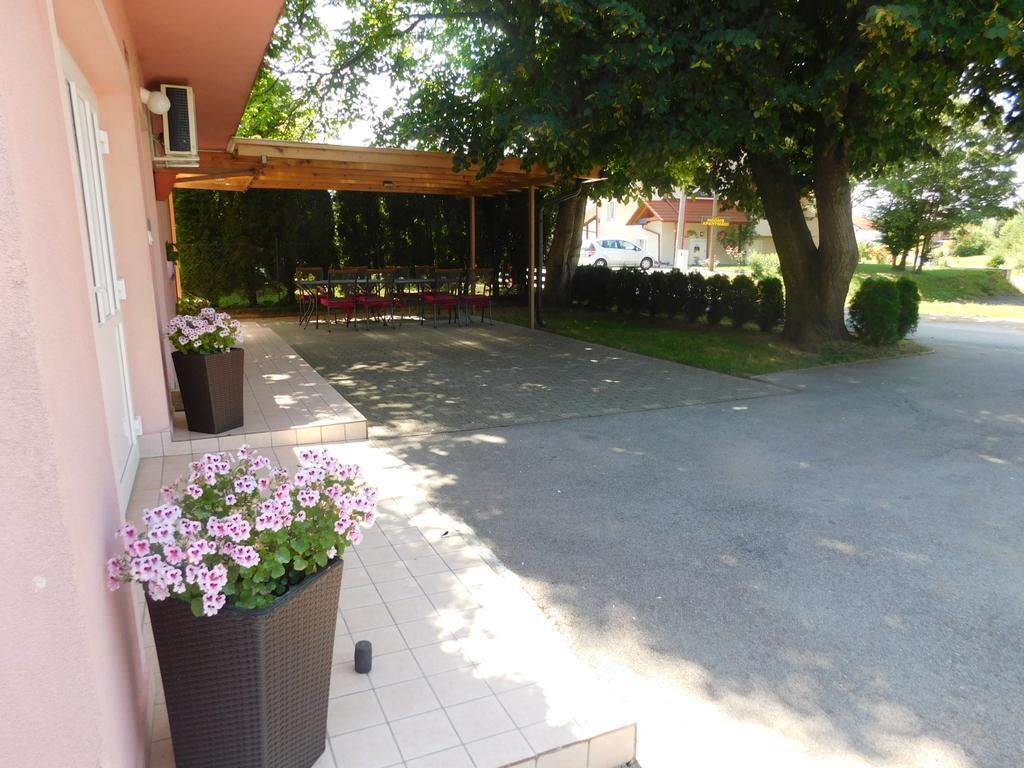 House Vukovic Hotel กราโบวาซ ภายนอก รูปภาพ
